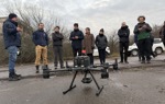 Гості готуються до запуску дрона і спілкуються про застосування нових технологій в програмі