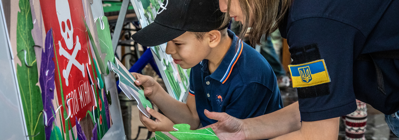 A child pieces together a risk education puzzle