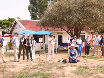 US Congressional staffers watch Cambodian HALO staff carry out demining activities