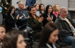 Аудиторія аплодує спікерам