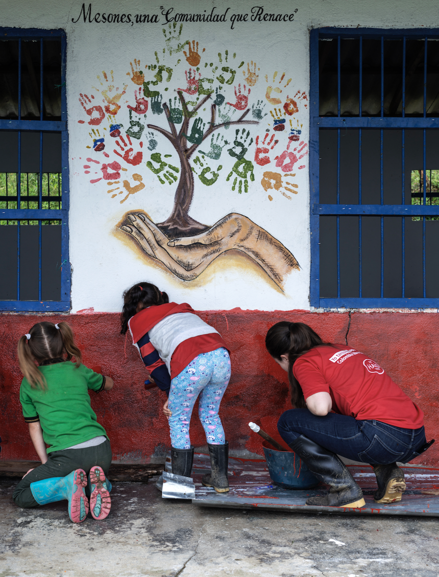 Children helping with repainting Mesones school