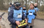 Директорка Nansen-programme в агенції NORAD спостерігає за роботою оператора машини мехрозмінування