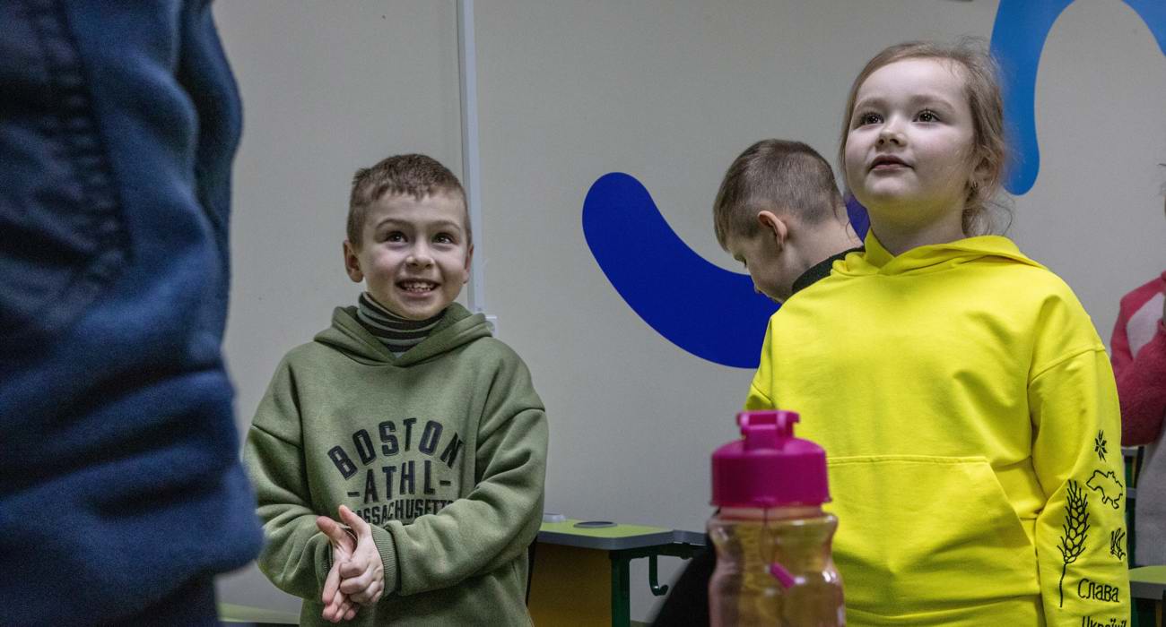 Школярі під час уроку мінної обізнаності