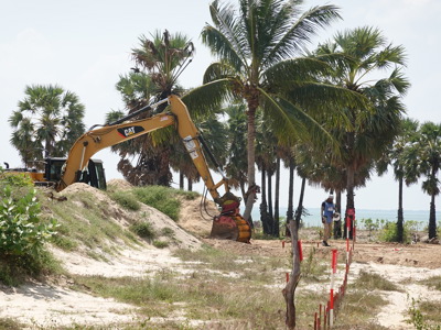 Digger in action for HALO Sri Lanka