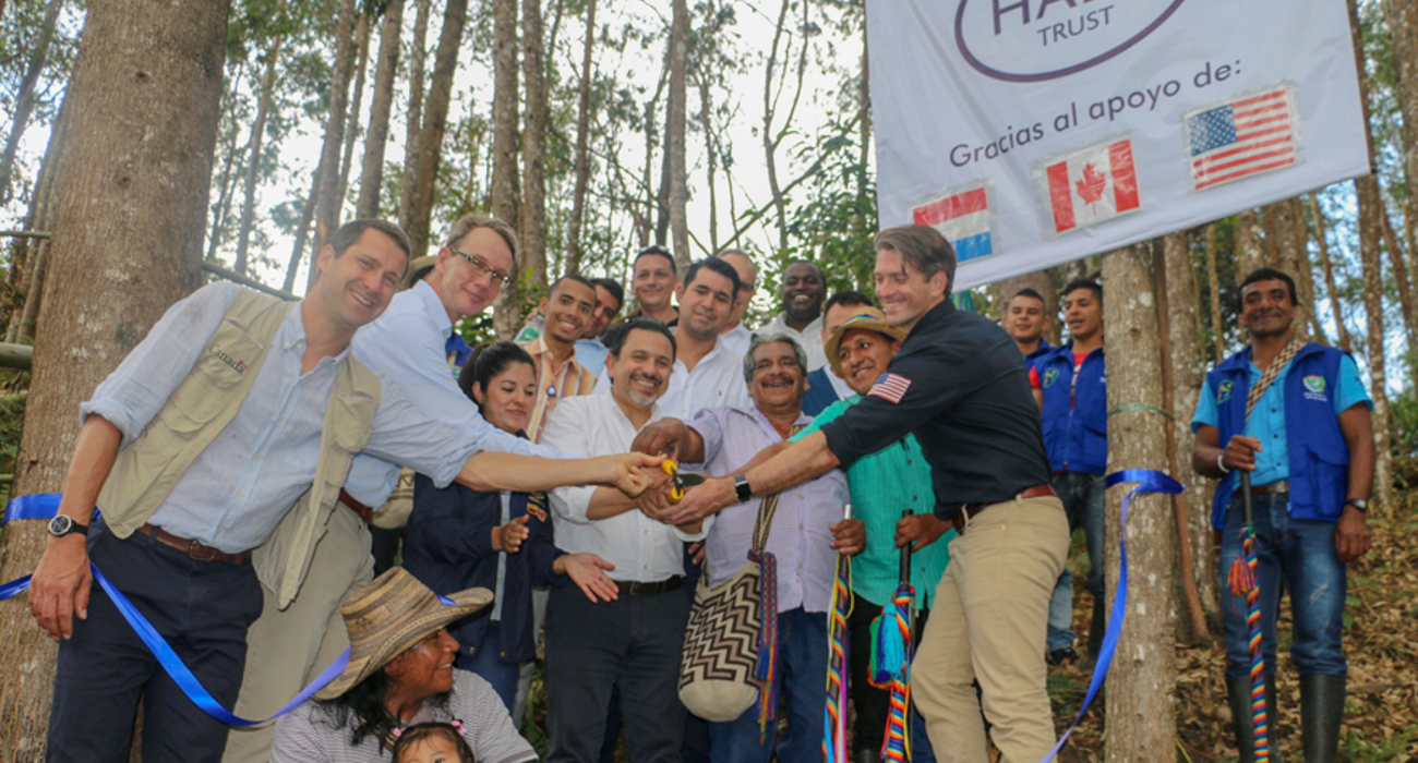 Jeroen Roodenburg and people from the Kwet Wala Indigenous Reserve cut a ribbon in celebration of its handover