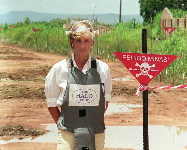 Princess Diana standing in a minefield in Angola in 1997